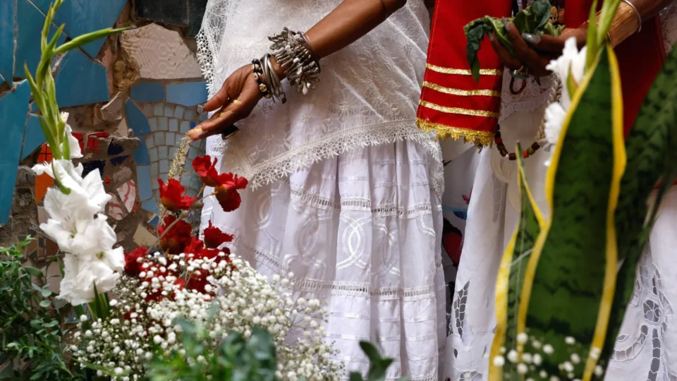 Bolsonaristas atacam religiões afro-brasileiras para evocar guerra espiritual contra Flávio