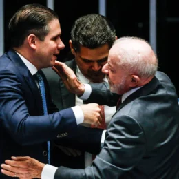 Lula se reúne com Alcolumbre e Motta após vitória eleitoral