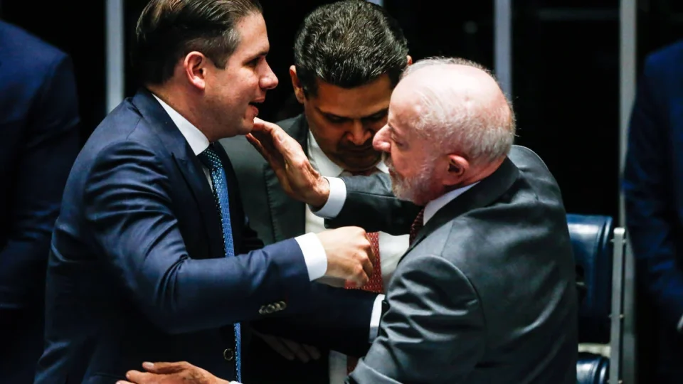 Lula se reúne com Alcolumbre e Motta após vitória eleitoral