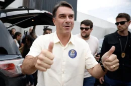 Seguranças de Flávio Bolsonaro dizem que ele não fez contato e omitiu agenda