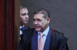 Kassio e Mendonça tentam se desvincular de Flávio após carta golpista