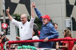 Em último ato com apoiadores na Paulista, Lula compara eleição atual à de 1989