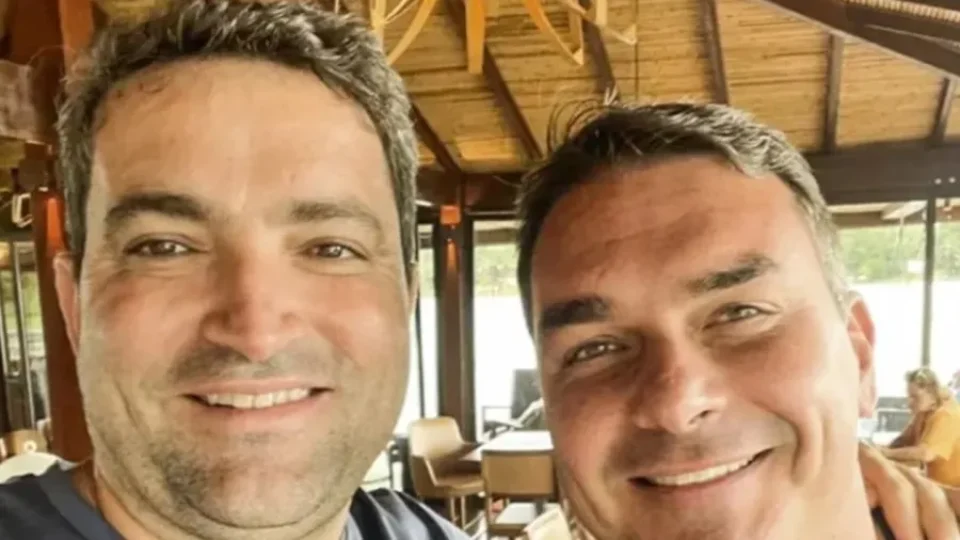 Flávio tinha conta com advogado suspeito de lavar dinheiro do INSS, diz site