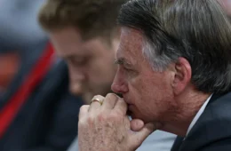 Nunes Marques dá prazo à PGR para avaliar novo pedido sobre revisão de pena de Bolsonaro