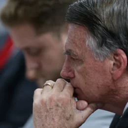Nunes Marques dá prazo à PGR para avaliar novo pedido sobre revisão de pena de Bolsonaro