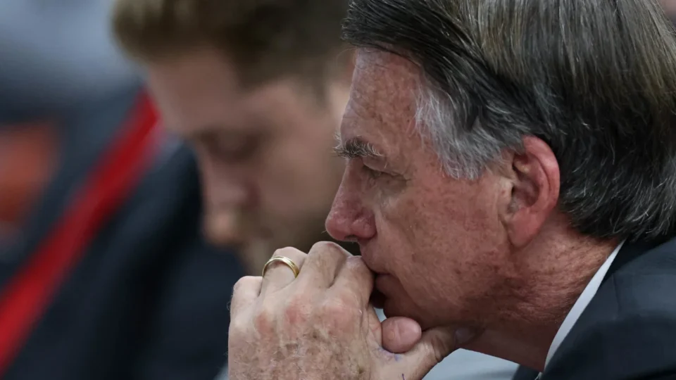Nunes Marques dá prazo à PGR para avaliar novo pedido sobre revisão de pena de Bolsonaro
