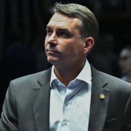 Deputado pede à PGR que impeça Flávio de sair do país por investigação sobre Dark Horse
