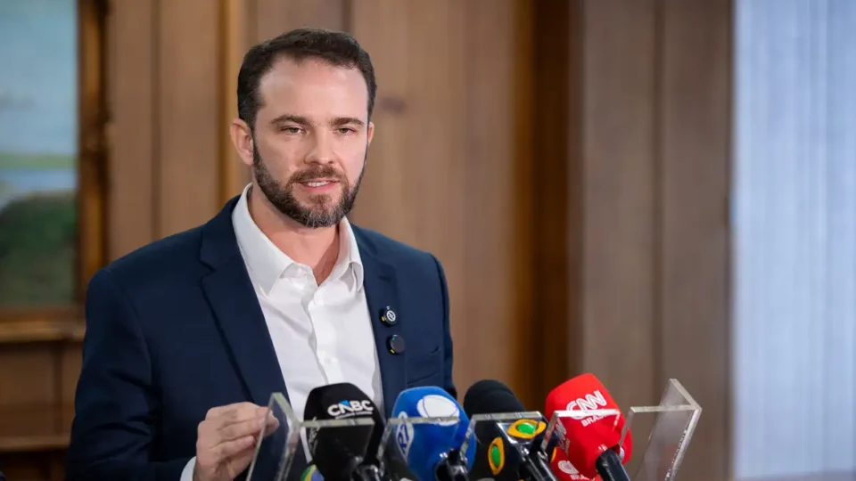 Previsão de superávit no Orçamento de 2027 está mantida, diz Durigan