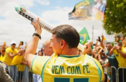 Flávio defendeu milícias e atacou juízas que enfrentaram policiais criminosos