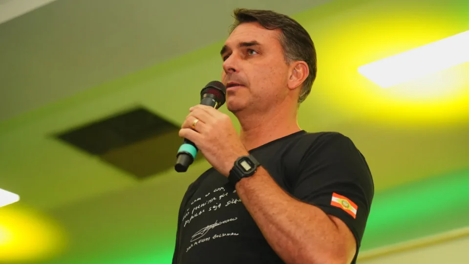 De Flávio a Jorginho Mello, bolsonaristas tentam restringir cotas raciais