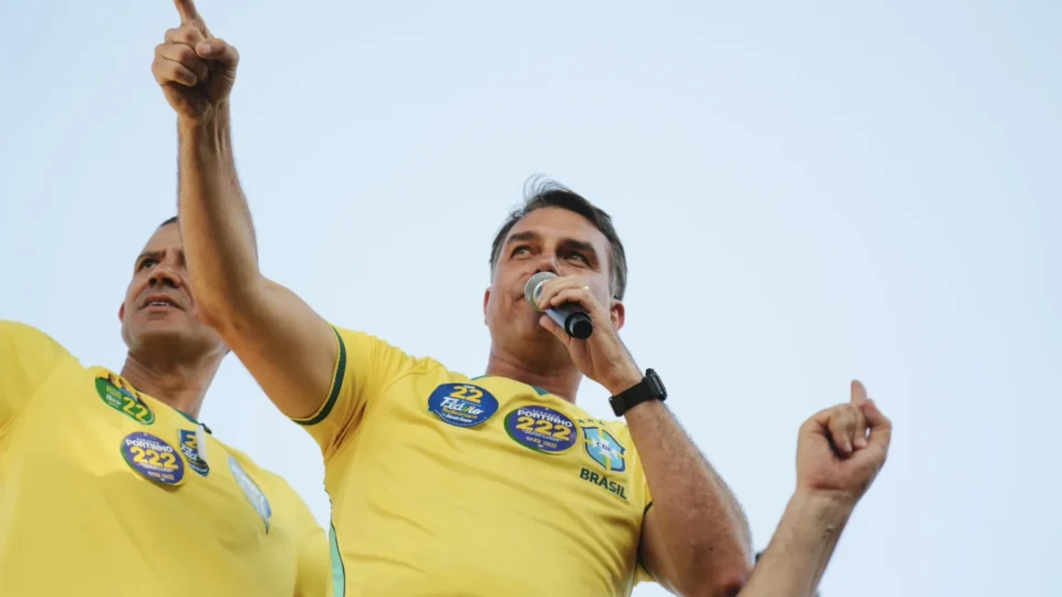 Bolsonaristas divulgam fakenews sobre resultados dos votos no exterior