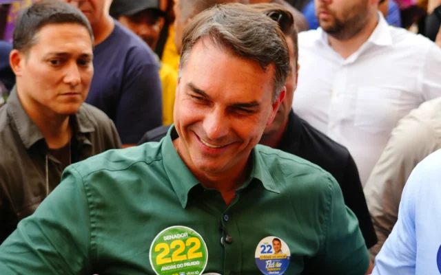 Emendas parlamentares de Flávio Bolsonaro pagam empresas acusadas de cartel pela PF