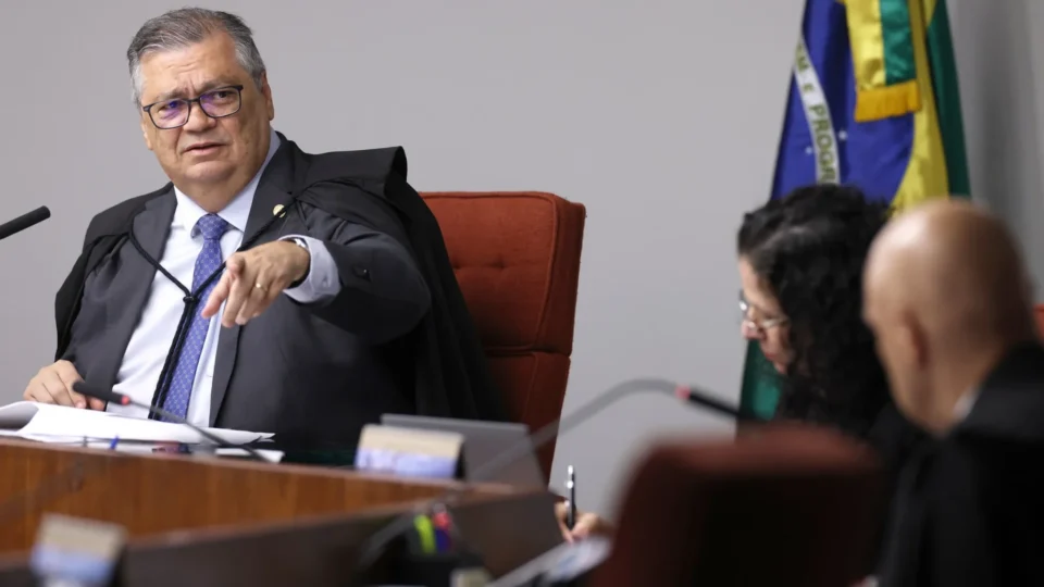 Dino encerra ação sobre Nossa Senhora e diz que TSE derrubou censura em massa