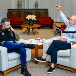 Podcast com Lula teve o triplo de audiência da live de Flávio Bolsonaro