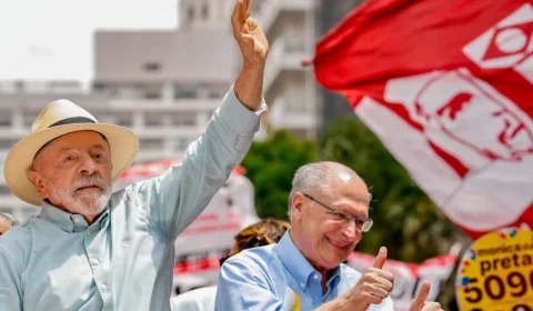 Lula ultrapassa Flávio Bolsonaro e bate recorde de engajamento nas redes
