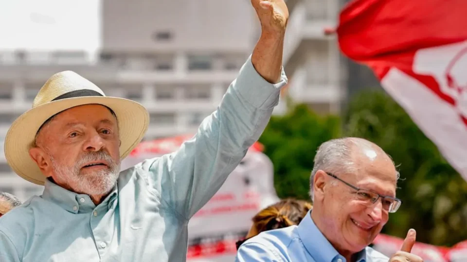 Lula lidera no exterior na Itália, na China e em Berlim; Flávio fica em segundo