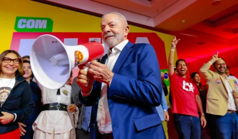 Campanha de Lula acusa dona do Instagram e Facebook de interferir em favor de Flávio Bolsonaro
