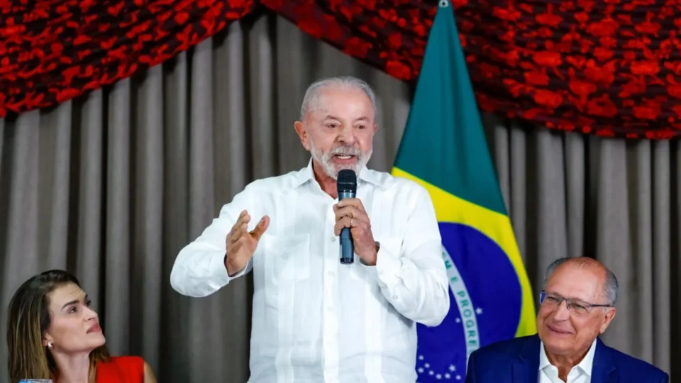 Lula aborta ideia sobre redução de maioridade penal e orienta acelerar PEC da Segurança