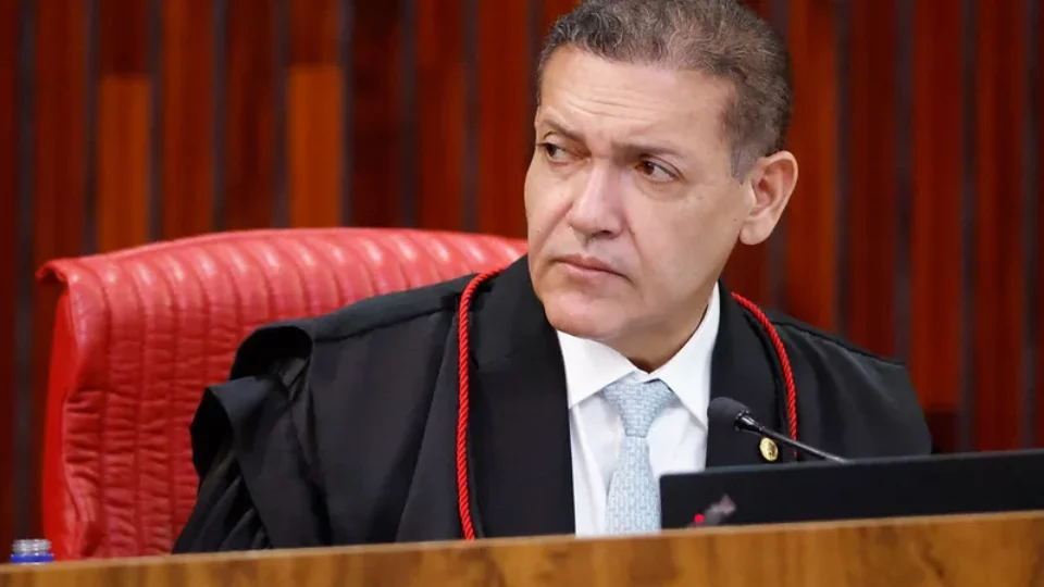 Nunes Marques atende a Flávio e exige que Google e redes analisem mobilização pró-Lula