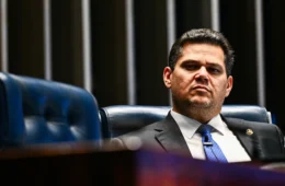 Alcolumbre adia PEC da Segurança Pública para evitar disputa sobre maioridade