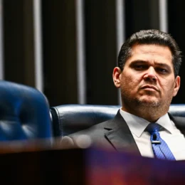 Alcolumbre adia PEC da Segurança Pública para evitar disputa sobre maioridade
