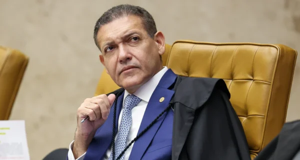 PT avalia pedir suspeição de Kassio; ala do STF diz estar de mãos atadas