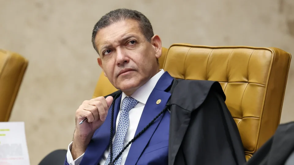 PT avalia pedir suspeição de Kassio; ala do STF diz estar de mãos atadas