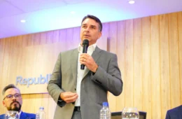 Flávio Bolsonaro é investigado no STF por suspeita de lavagem com advogado do caso INSS