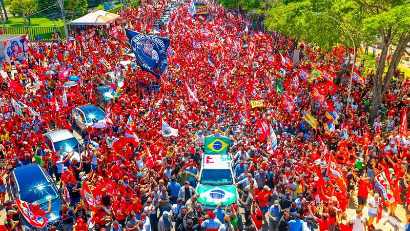 09.10.2026 - Presidente da República, Luiz Inácio Lula da Silva, durante ato de campanha em Ceilândia: o evento "Lula no Distrito Federal: O Brasil Pronto Pra Mais", realizado na Feira da Ceilândia, Ceilândia - DF.Foto: Ricardo Stuckert
