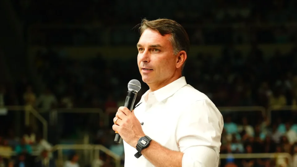 Flávio Bolsonaro enfrentará dois inquéritos criminais sem foro especial a partir de fevereiro