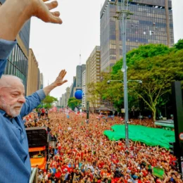 ‘Somos locos por ti, Brasil’: Lula e a América Latina