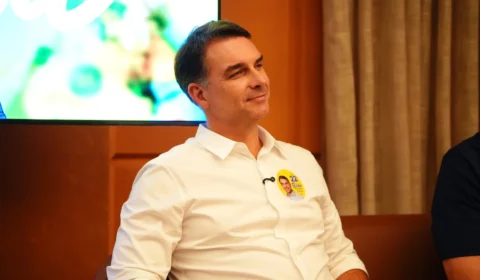 Globo confirma encontro de Flávio com cúpula da emissora antes de sabatina no JN