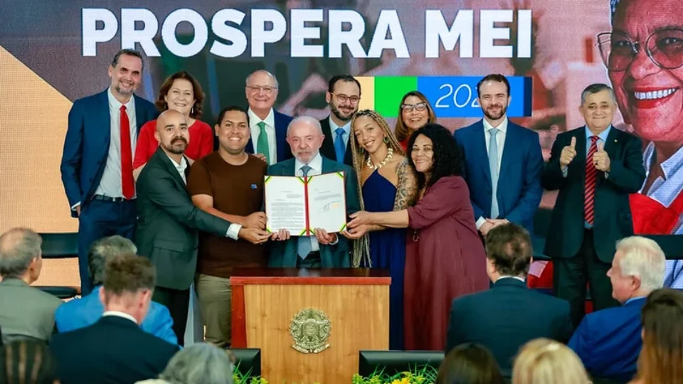 O que se sabe sobre o Pix MEI, benefício de até R$ 5 mil para microempreendedores anunciado por Lula