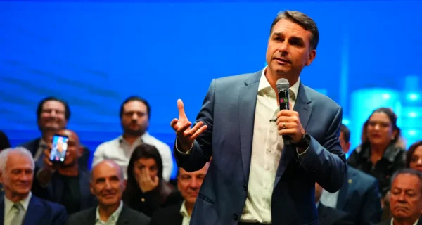 Flávio discute com empresários plano para elevar idade de aposentadoria e rever Bolsa Família