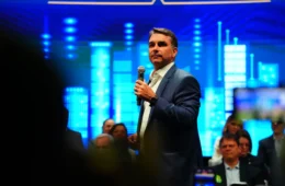 Diretores de fundação que propôs elevar idade de aposentadoria integram equipe de Flávio 