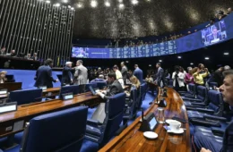 Senado inicia votação da PEC do fim da escala 6×1