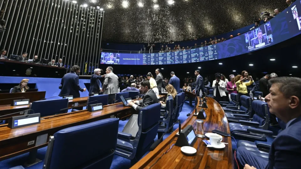 Senado inicia votação da PEC do fim da escala 6×1