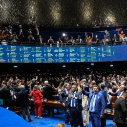 Vitória do governo Lula: Senado aprova fim da escala 6×1
