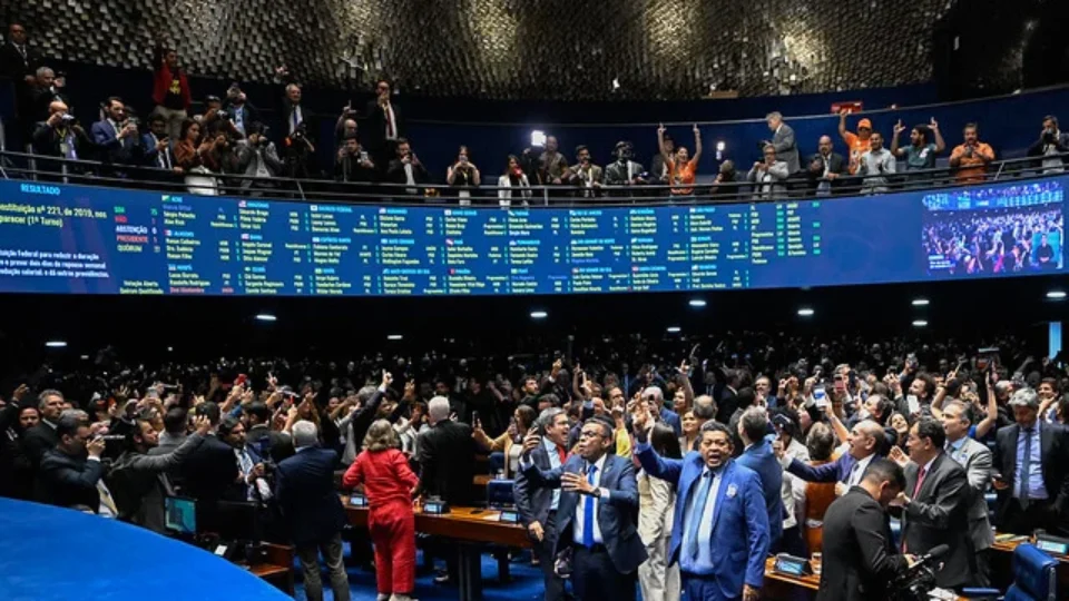 Vitória do governo Lula: Senado aprova fim da escala 6×1