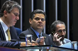 Alcolumbre adia votação da PEC da Segurança após racha no PT e disputa com PL