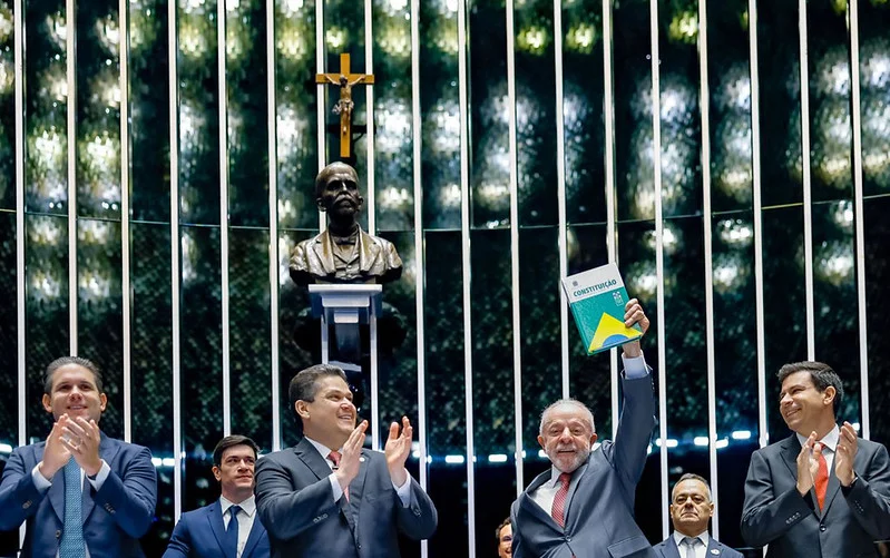 O presidente da República, Luiz Inácio Lula da Silva, durante Cerimônia de Promulgação das Propostas de Emenda à Constituição que Põem Fim à Escala de Trabalho 6x1 e Estabelecem a Aposentadoria Diferenciada para Agentes, no Plenário do Senado Federal, Brasília - DF.Foto: Ricardo Stuckert.