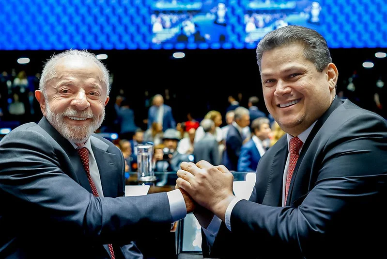 O presidente da República, Luiz Inácio Lula da Silva, durante Cerimônia de Promulgação das Propostas de Emenda à Constituição que Põem Fim à Escala de Trabalho 6x1 e Estabelecem a Aposentadoria Diferenciada para Agentes, no Plenário do Senado Federal, Brasília - DF.Foto: Ricardo Stuckert.