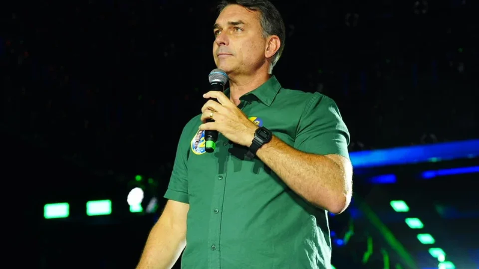 ‘Tesouraço’ de Flávio pode acabar com 2,2 mi de empregos e tirar R$ 68,7 bi dos trabalhadores