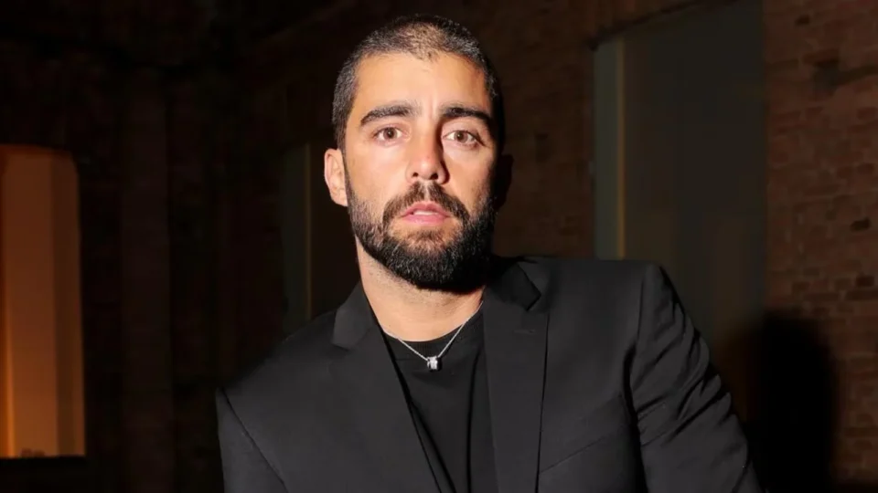 Doméstica diz ter sido usada como ‘laranja’ ao ver dívida de R$ 1 milhão e processa Pedro Scooby