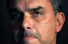Campanha de Flávio pagou empresa de sistema de IA para manipular eleições, diz site