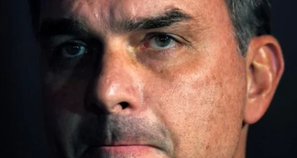 Campanha de Flávio pagou empresa de sistema de IA para manipular eleições, diz site