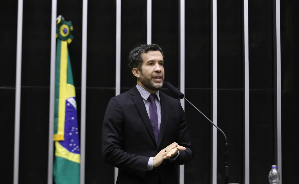 O deputado André Janones (Avante-MG) no plenário da Câmara • Kayo Magalhães/Câmara dos Deputados