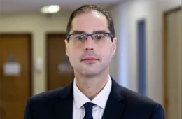 Economista de Flávio Bolsonaro assinou parecer contra piso do frete dos caminhoneiros