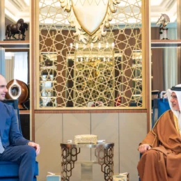 Eduardo Bolsonaro abriu empresa no Bahrein com passaporte italiano