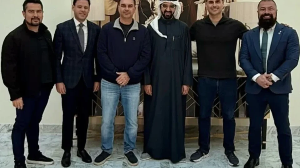 As viagens de Flávio e Eduardo Bolsonaro ao Bahrein após avanço de investigações no STF